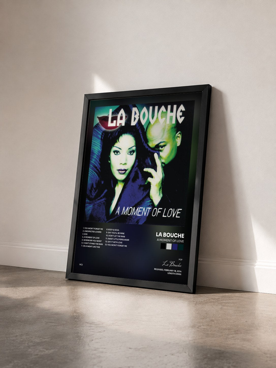 #noir Tableau de l'album A Moment Of Love de La Bouche vu de trois quarts, cadre noir