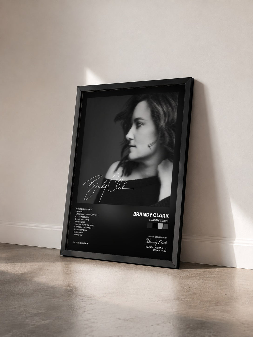 #noir Tableau de l'album Brandy Clark de Brandy Clark vu de trois quarts, cadre noir