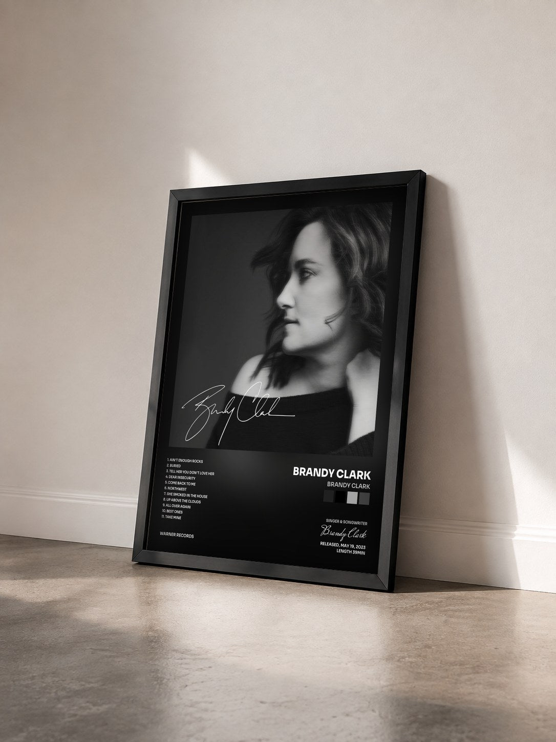 #noir Tableau de l'album Brandy Clark de Brandy Clark vu de trois quarts, cadre noir