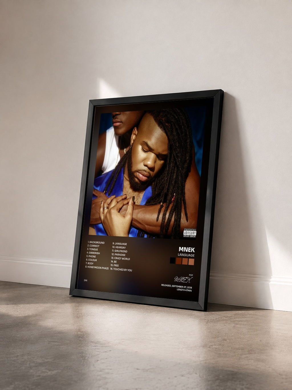 #noir Tableau de l'album Language de MNEK vu de trois quarts, cadre noir