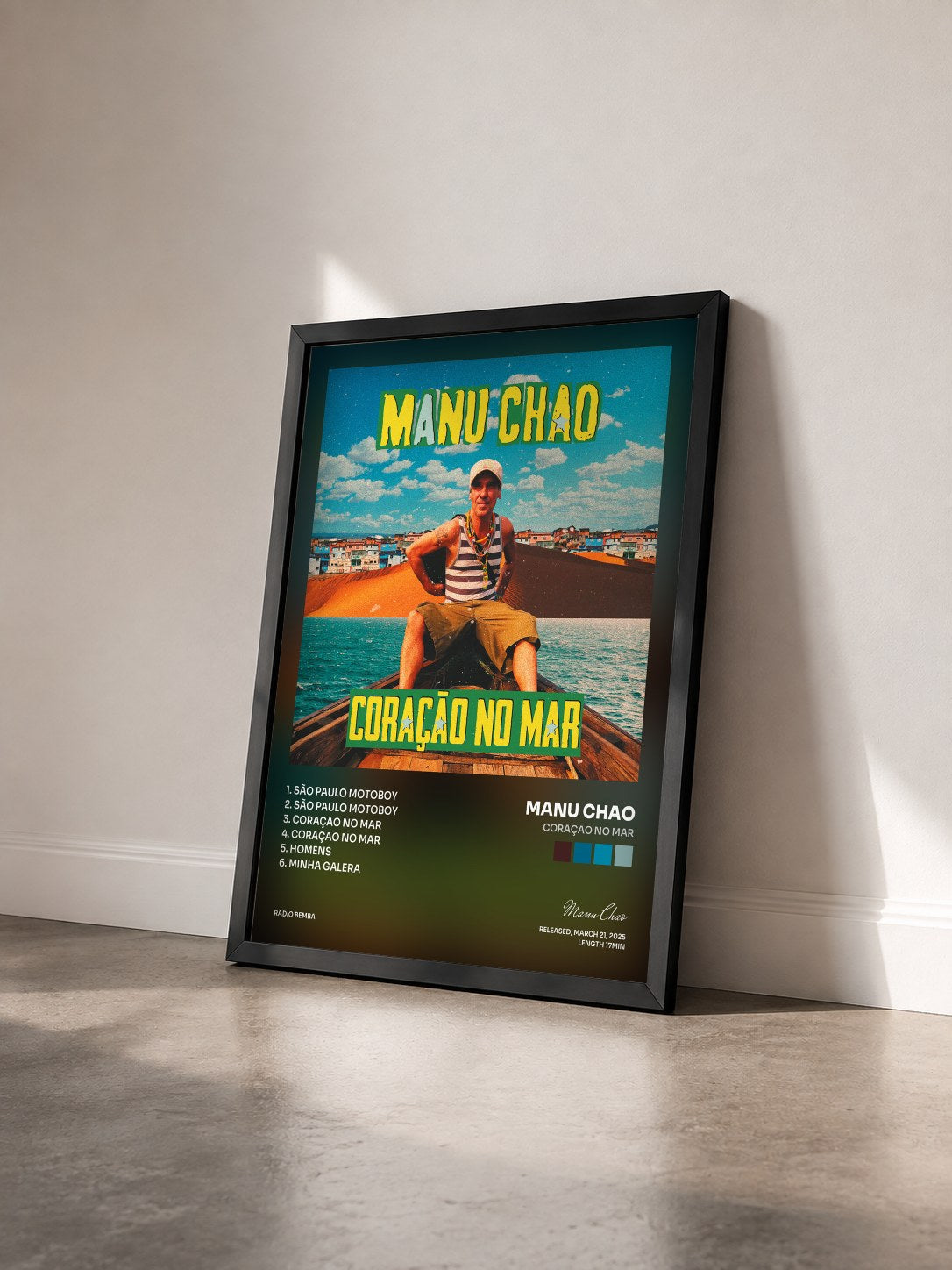 #noir Tableau de l'album Coraçao No Mar de Manu Chao vu de trois quarts, cadre noir