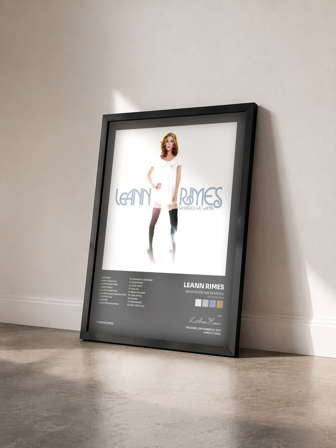 #noir Tableau de l'album Whatever We Wanna (Deluxe Edition) de LeAnn Rimes vu de trois quarts, cadre noir