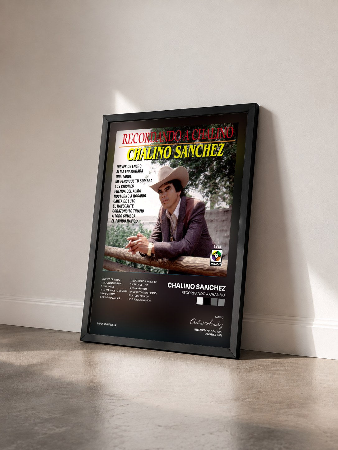 #noir Tableau de l'album Recordando A Chalino de Chalino Sanchez vu de trois quarts, cadre noir