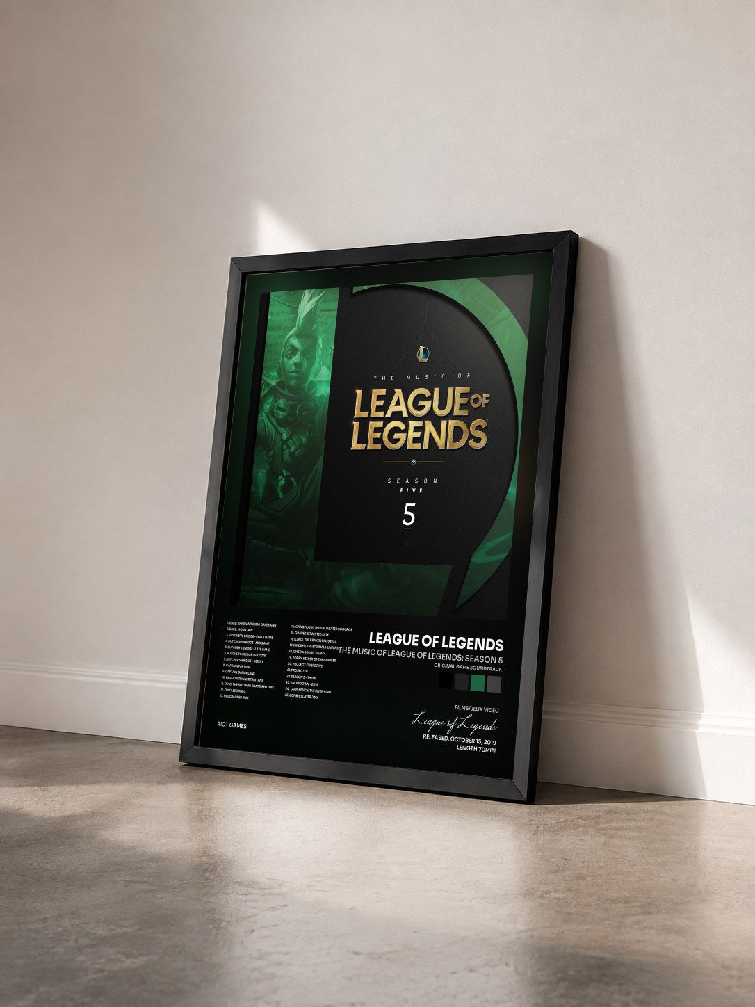 #noir Tableau de l'album The Music of League of Legends: Season 5 (Original Game Soundtrack) de League of Legends vu de trois quarts, cadre noir
