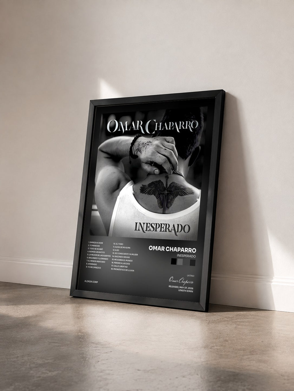 #noir Tableau de l'album Inesperado de Omar Chaparro vu de trois quarts, cadre noir