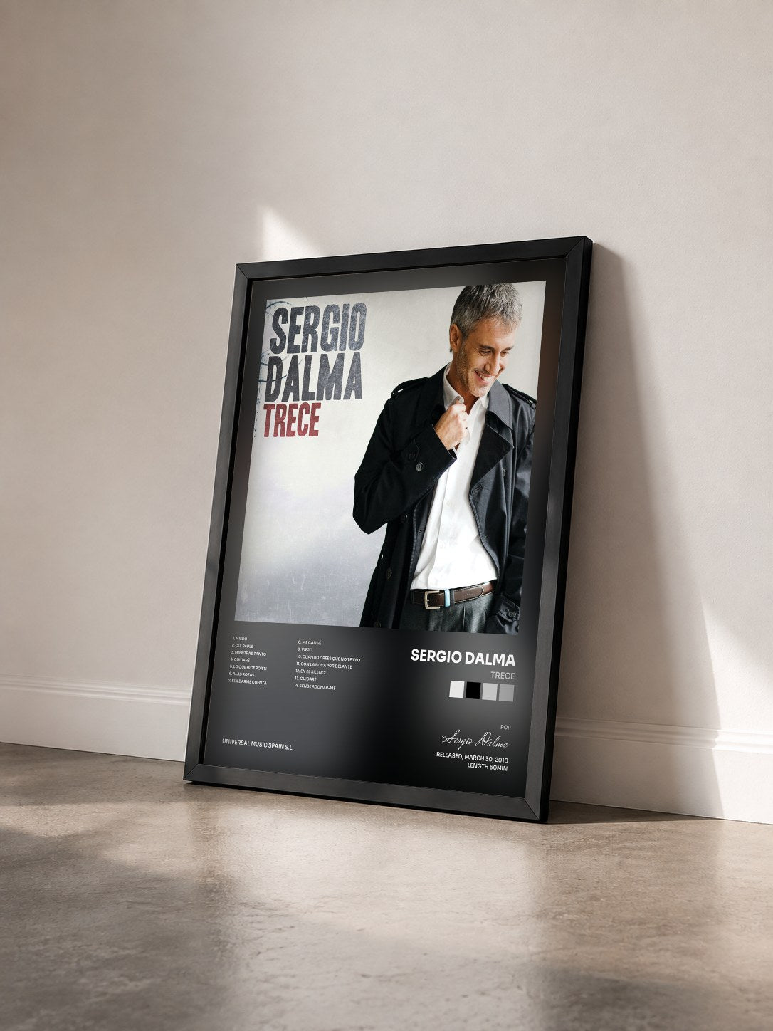 #noir Tableau de l'album Trece de Sergio Dalma vu de trois quarts, cadre noir