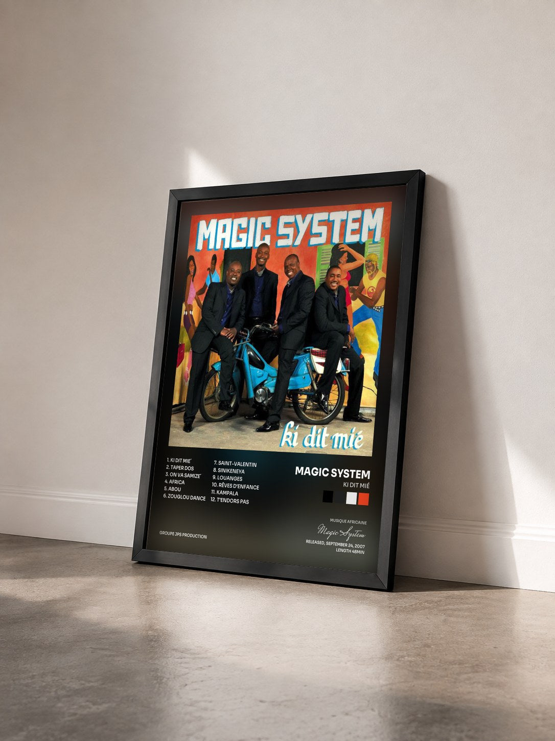 #noir Tableau de l'album Ki Dit Mié de Magic System vu de trois quarts, cadre noir