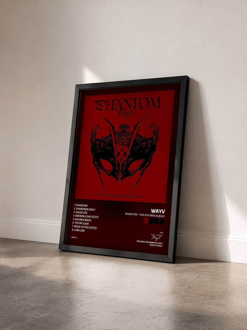 #noir Tableau de l'album Phantom - The 4th Mini Album de WayV vu de trois quarts, cadre noir