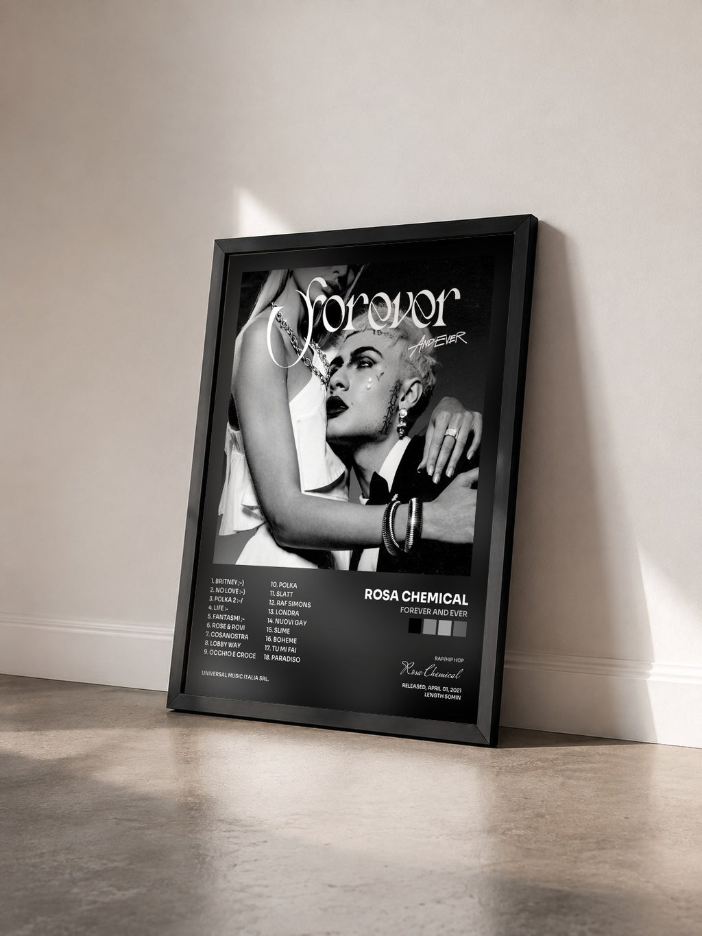 #noir Tableau de l'album FOREVER AND EVER de Rosa Chemical vu de trois quarts, cadre noir