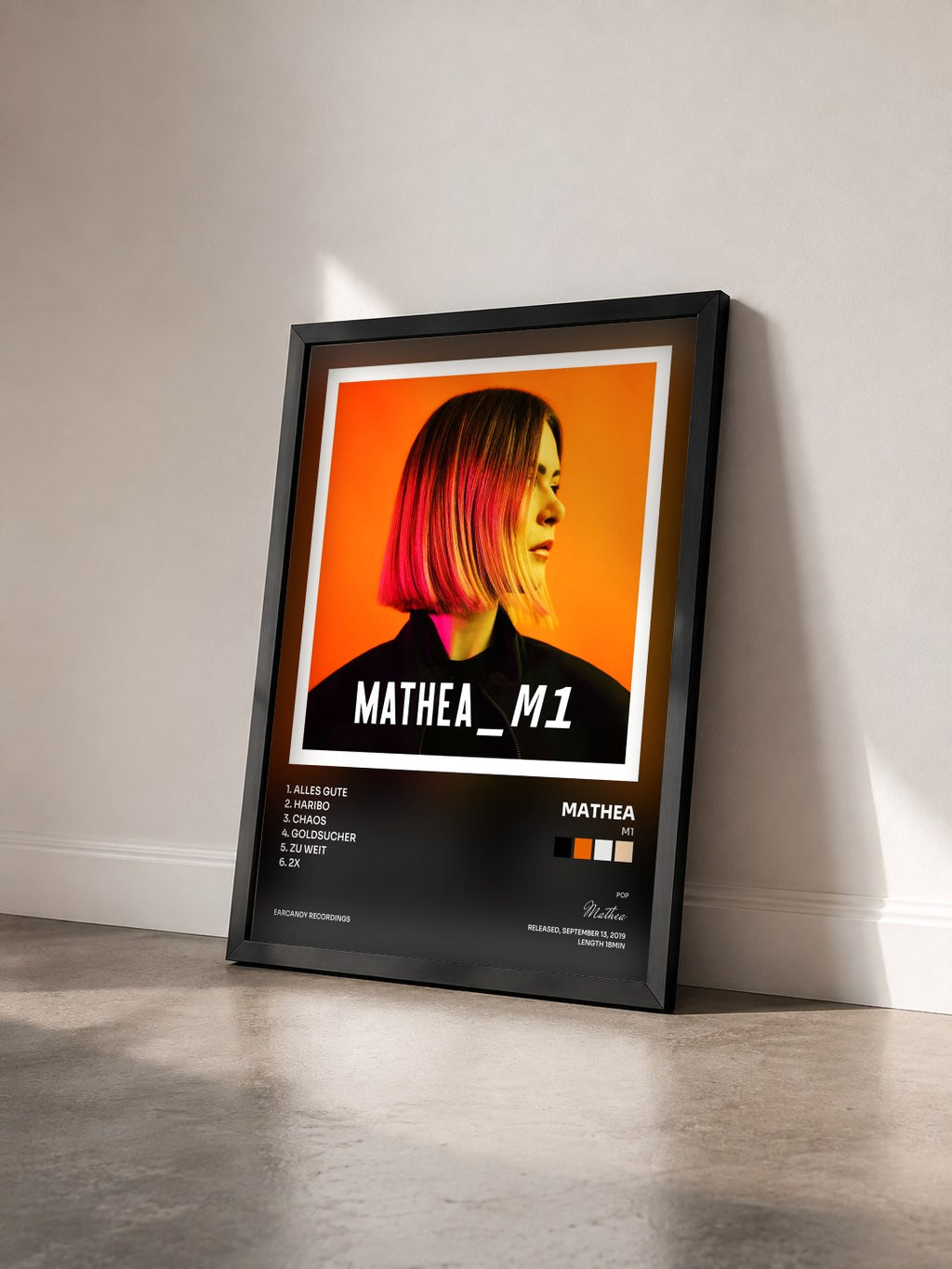 #noir Tableau de l'album M1 de Mathea vu de trois quarts, cadre noir