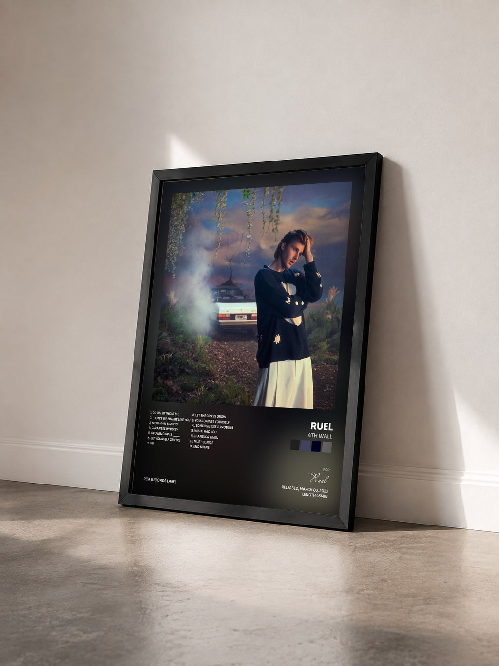 #noir Tableau de l'album 4TH WALL de Ruel vu de trois quarts, cadre noir