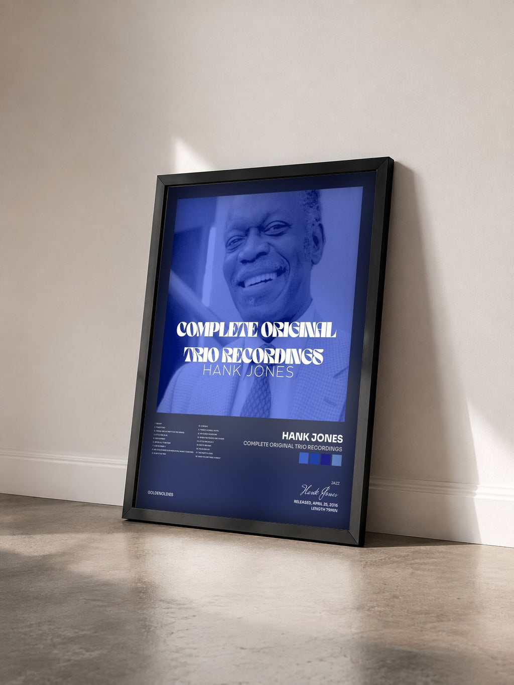 #noir Tableau de l'album Complete Original Trio Recordings de Hank Jones vu de trois quarts, cadre noir