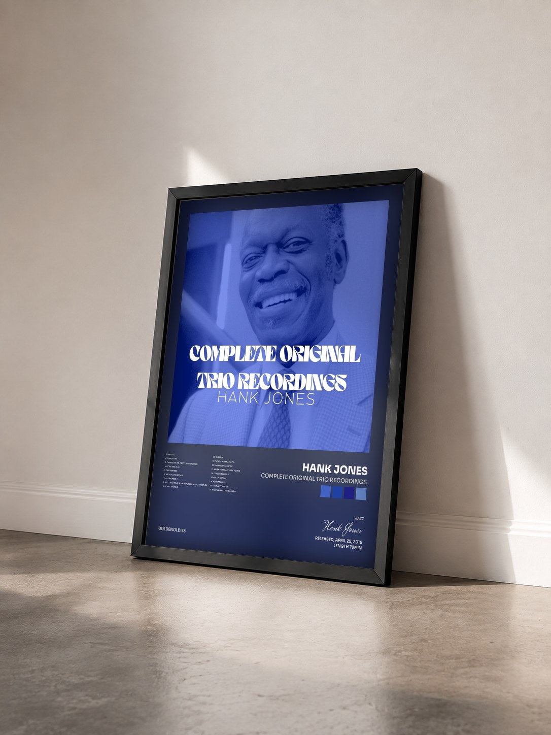 #noir Tableau de l'album Complete Original Trio Recordings de Hank Jones vu de trois quarts, cadre noir