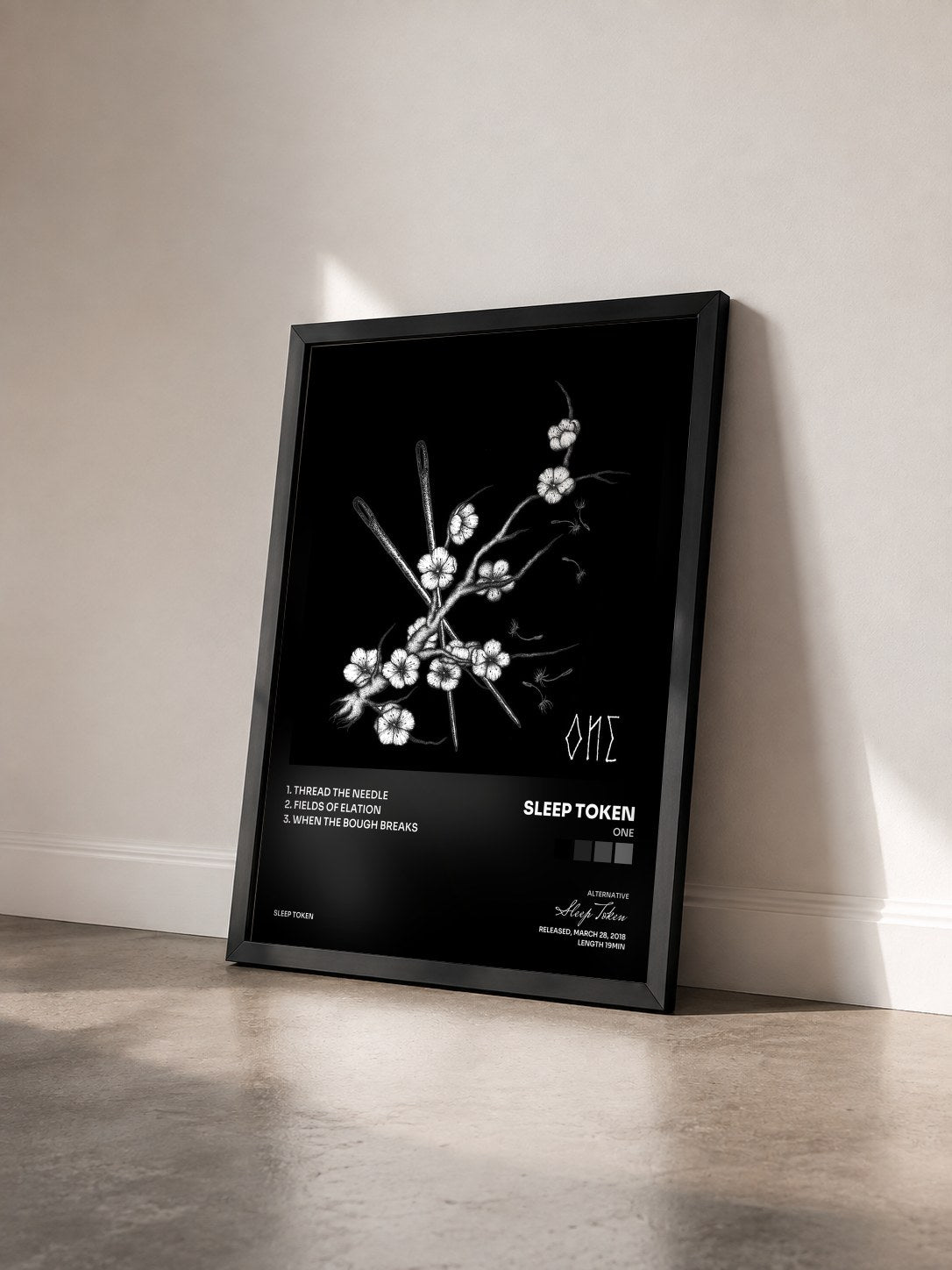 #noir Tableau de l'album One de Sleep Token vu de trois quarts, cadre noir