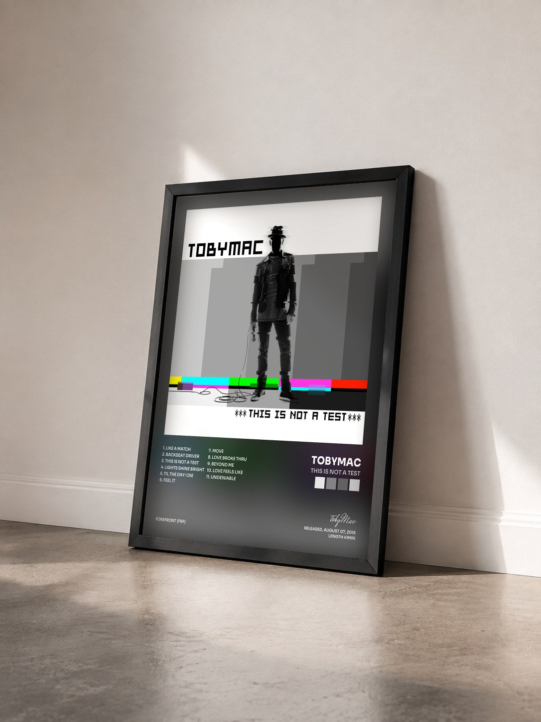 #noir Tableau de l'album This Is Not A Test de tobyMac vu de trois quarts, cadre noir