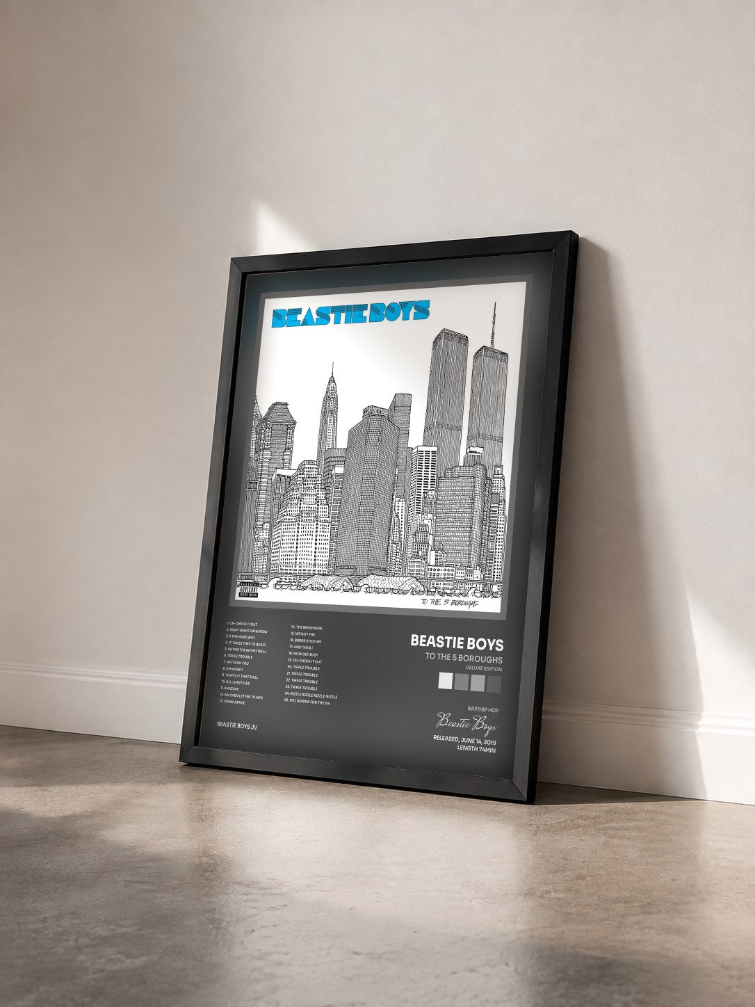 #noir Tableau de l'album To The 5 Boroughs (Deluxe Edition) de Beastie Boys vu de trois quarts, cadre noir