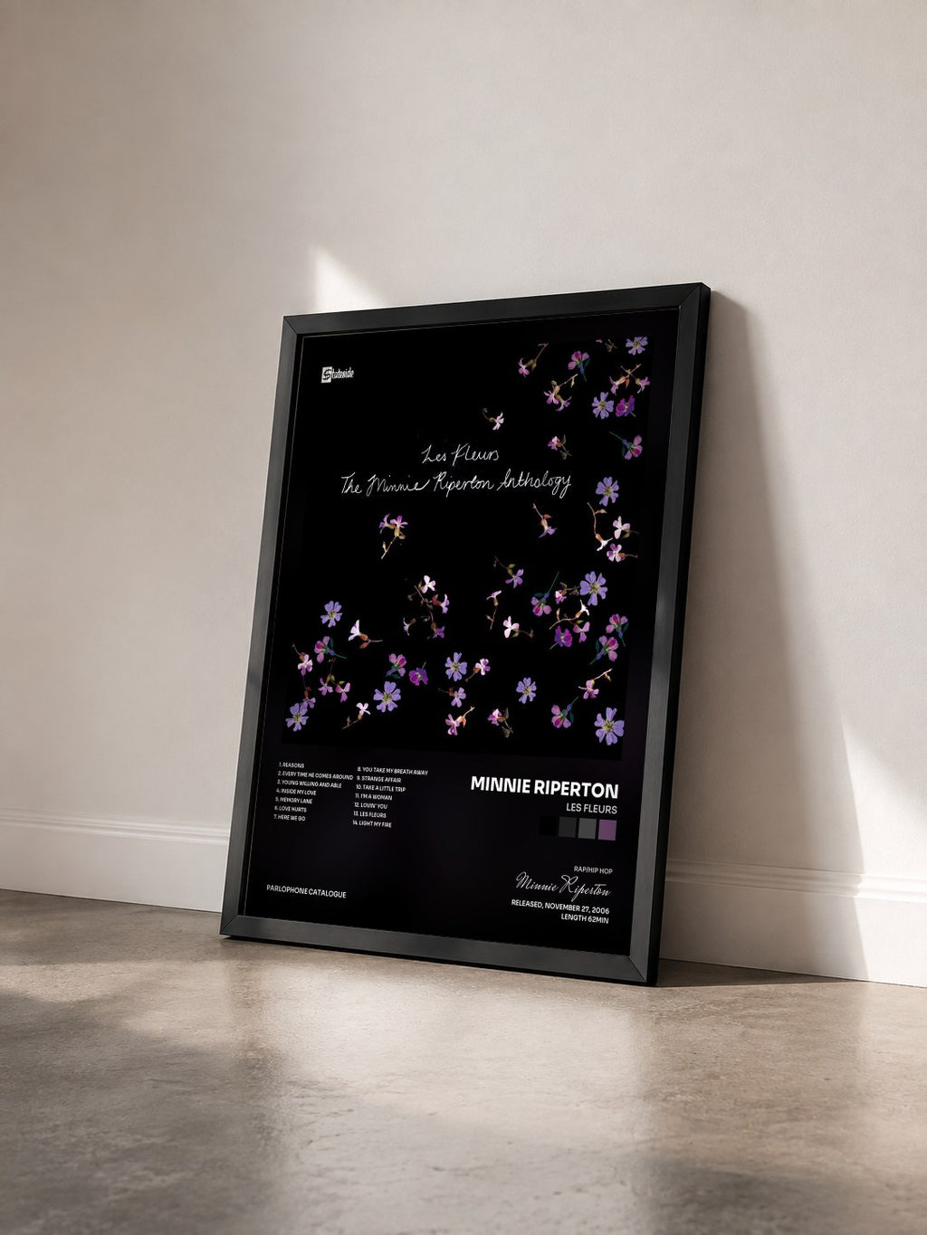 #noir Tableau de l'album Les Fleurs de Minnie Riperton vu de trois quarts, cadre noir