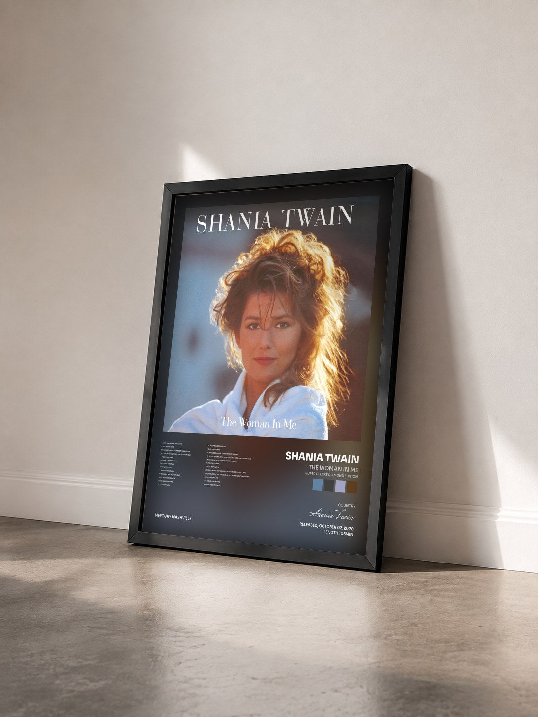 #noir Tableau de l'album The Woman In Me (Super Deluxe Diamond Edition) de Shania Twain vu de trois quarts, cadre noir