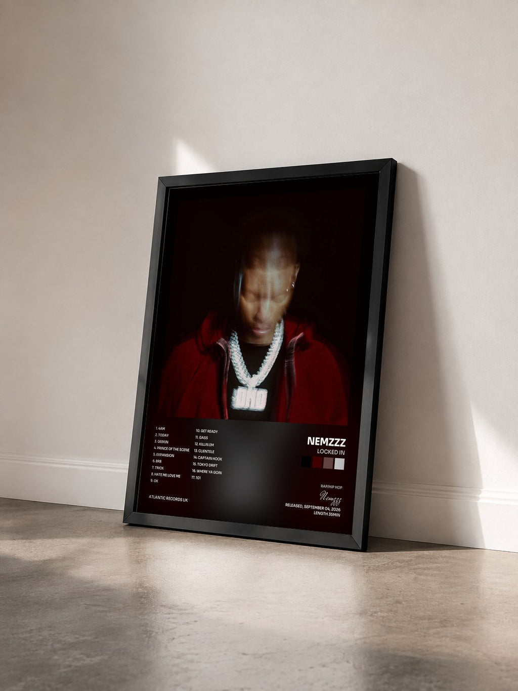 #noir Tableau de l'album LOCKED IN de Nemzzz vu de trois quarts, cadre noir