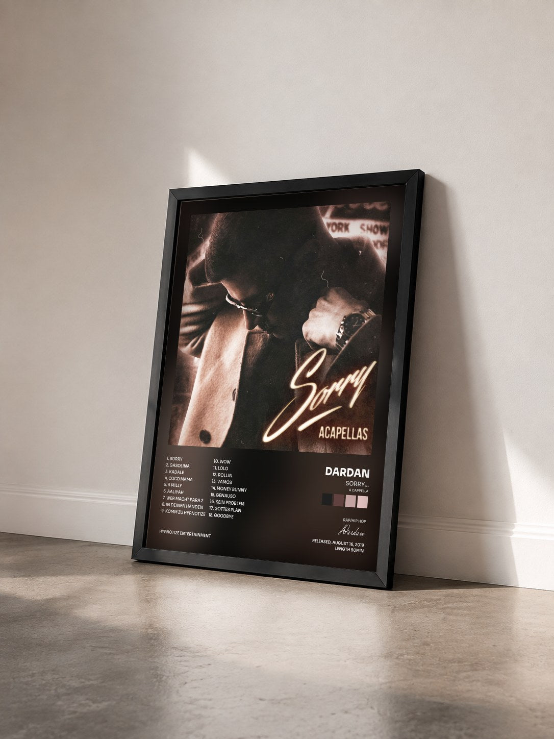 #noir Tableau de l'album SORRY... (A Cappella) de Dardan vu de trois quarts, cadre noir