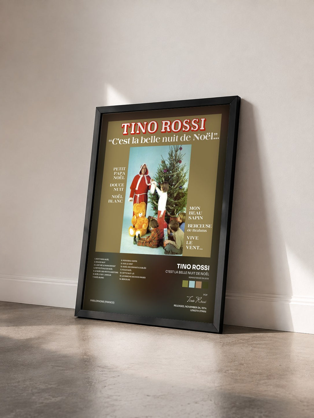#noir Tableau de l'album C'est la belle nuit de Noël (Remasterisé en 2018) de Tino Rossi vu de trois quarts, cadre noir