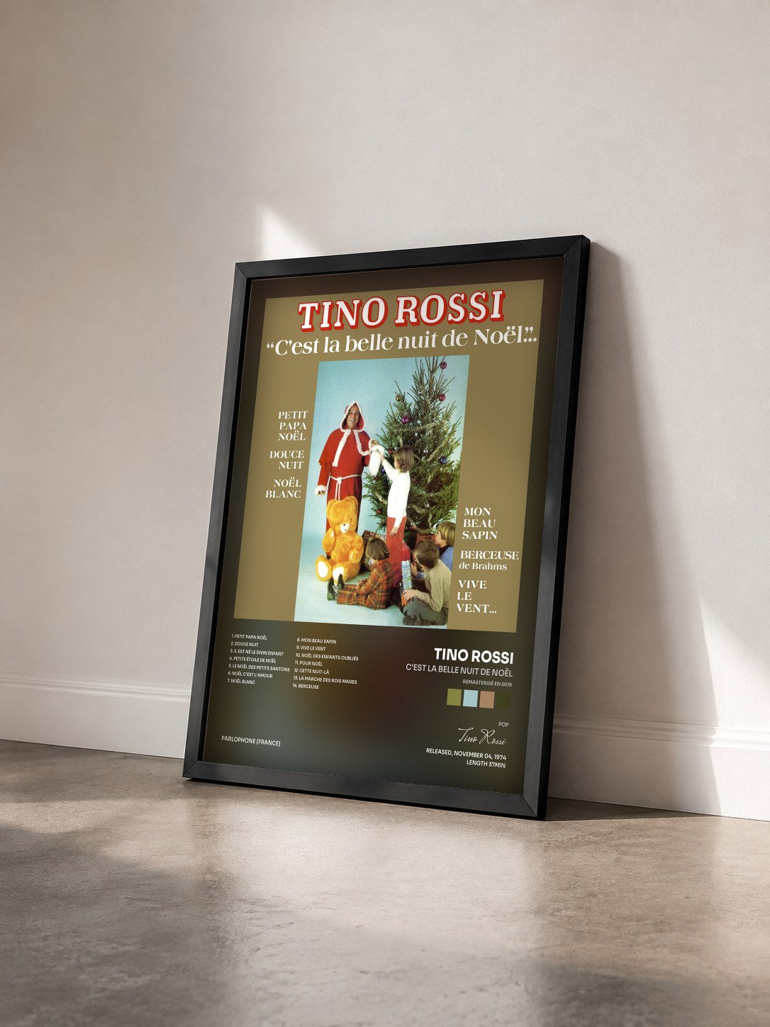 #noir Tableau de l'album C'est la belle nuit de Noël (Remasterisé en 2018) de Tino Rossi vu de trois quarts, cadre noir