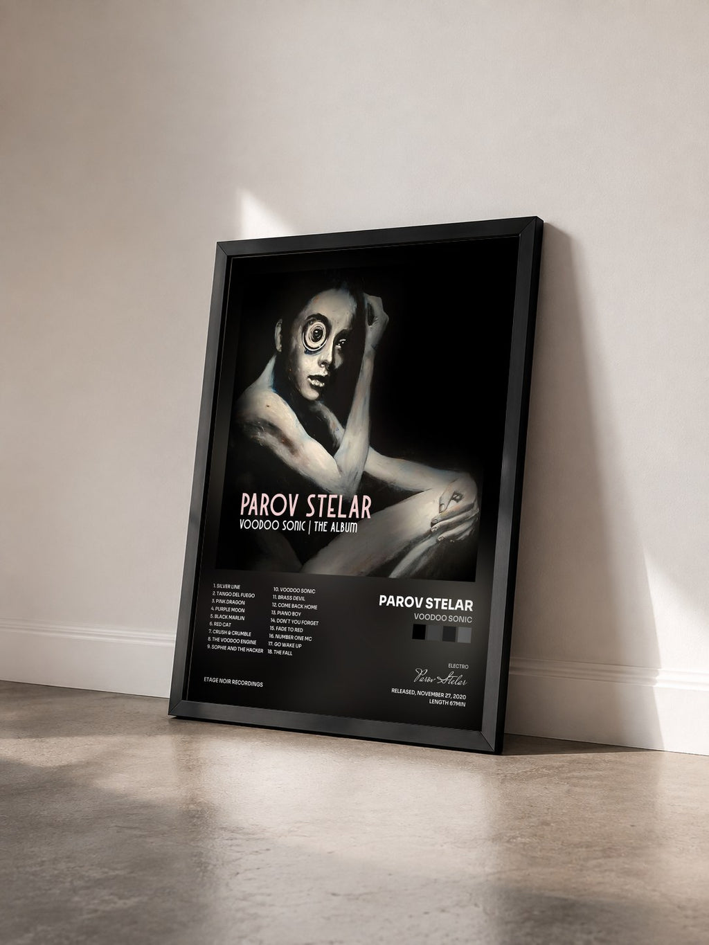 #noir Tableau de l'album Voodoo Sonic de Parov Stelar vu de trois quarts, cadre noir