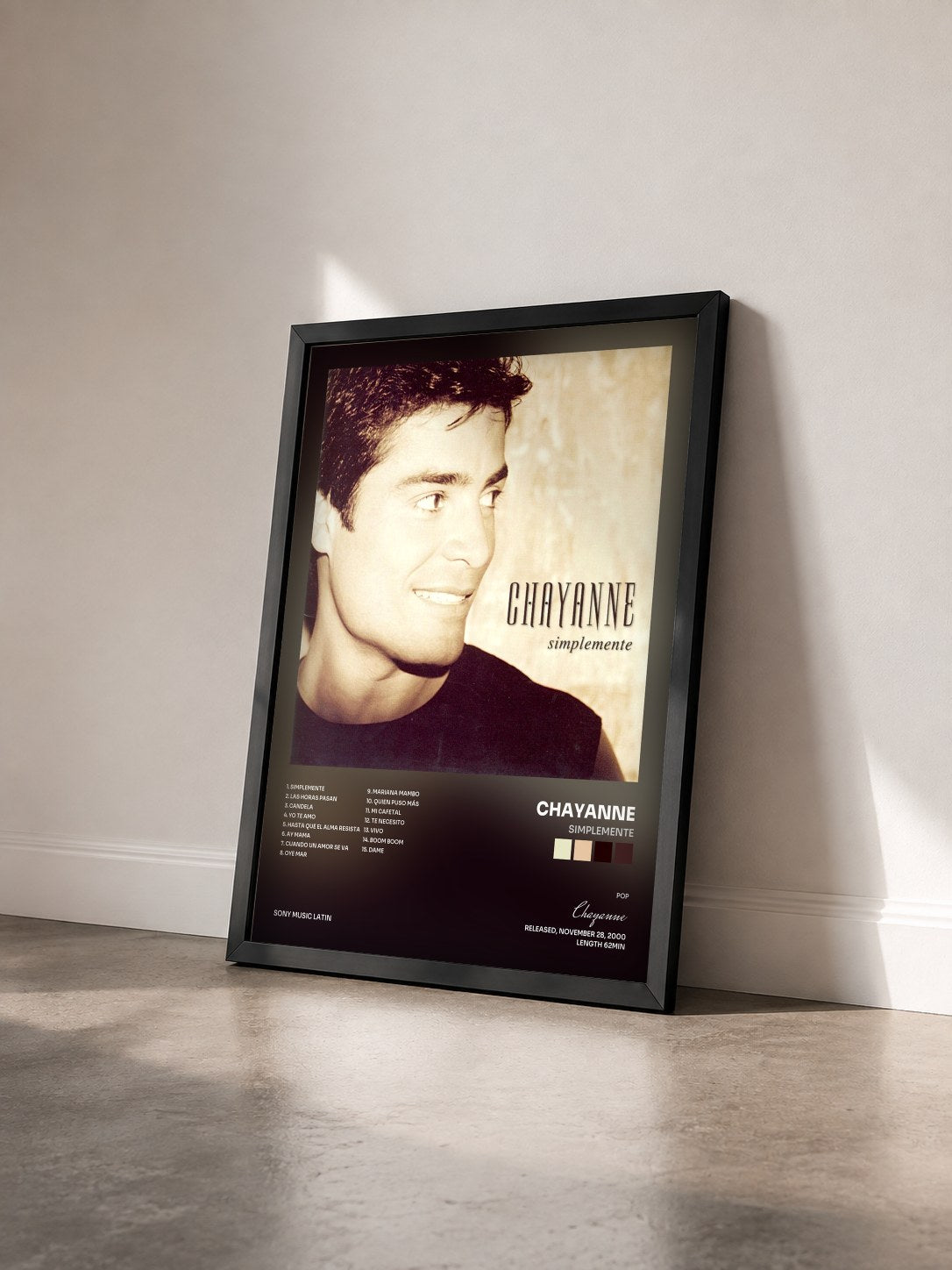 #noir Tableau de l'album Simplemente de Chayanne vu de trois quarts, cadre noir