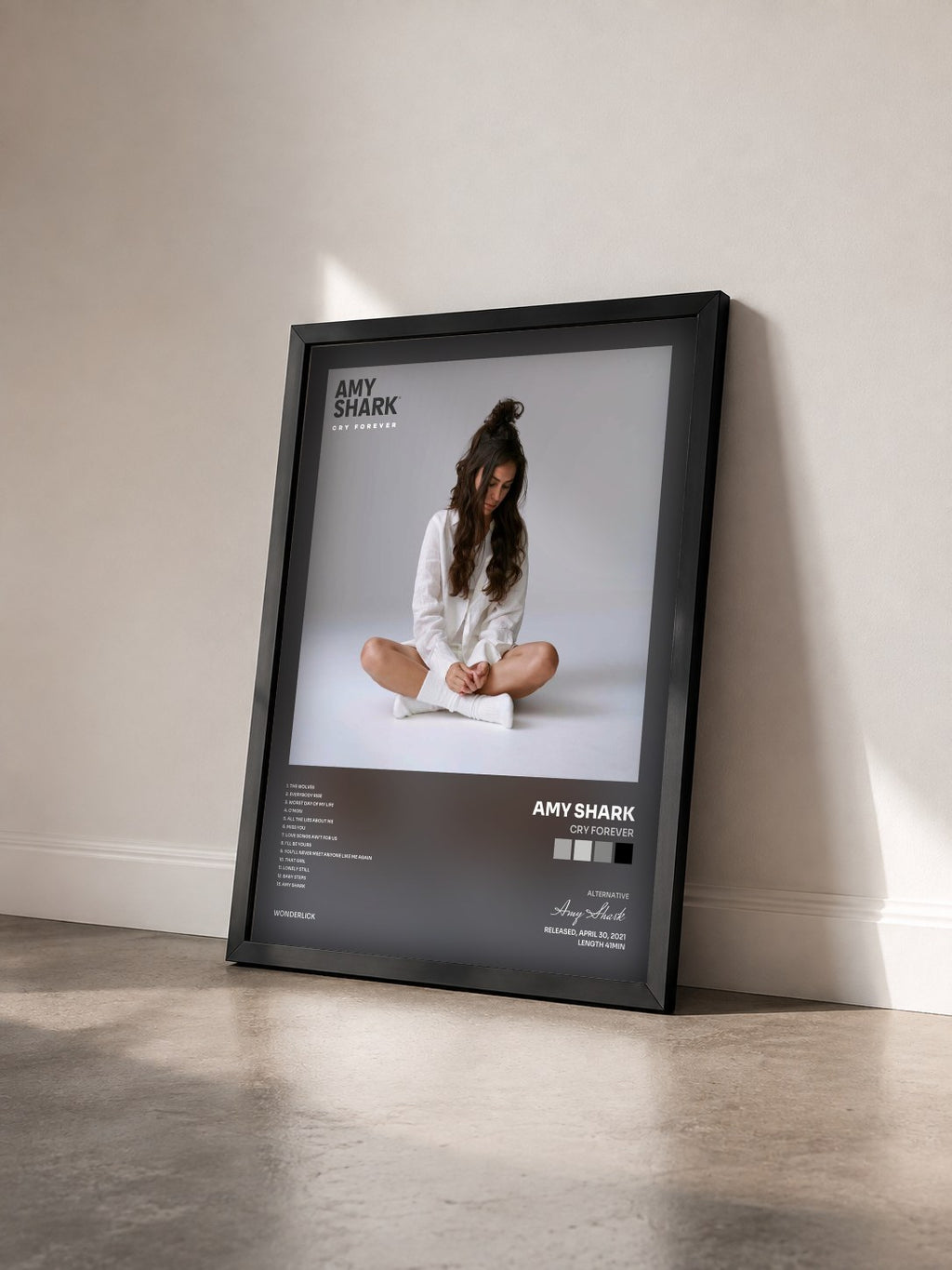 #noir Tableau de l'album Cry Forever de Amy Shark vu de trois quarts, cadre noir