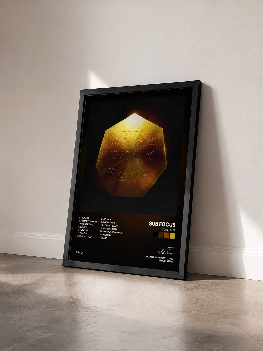 #noir Tableau de l'album Contact de Sub Focus vu de trois quarts, cadre noir