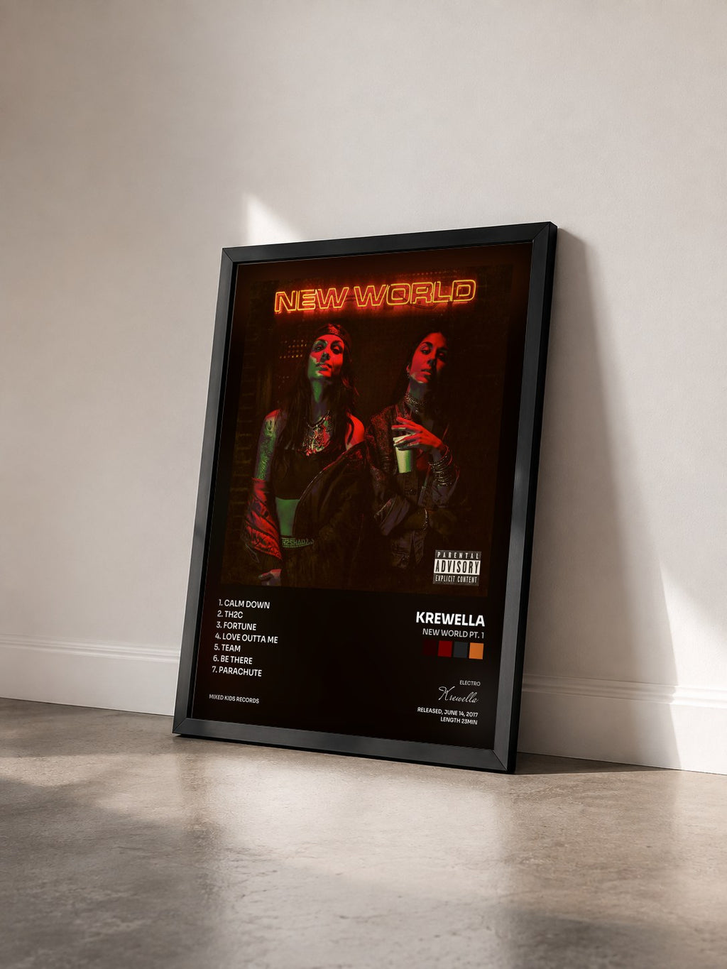 #noir Tableau de l'album New World Pt. 1 de Krewella vu de trois quarts, cadre noir