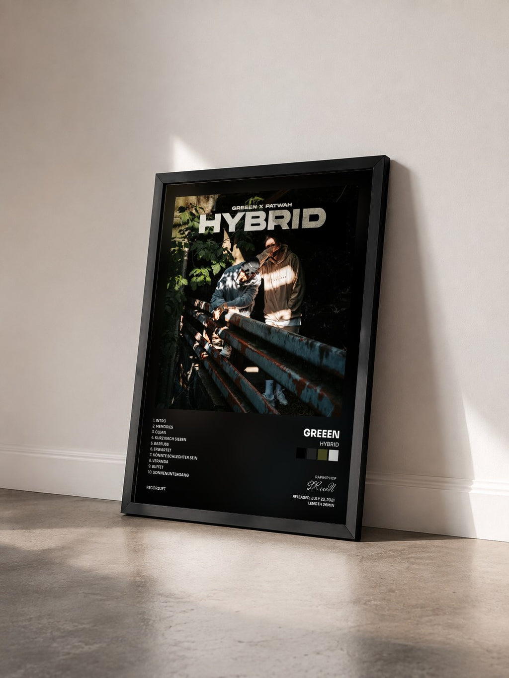 #noir Tableau de l'album Hybrid de GReeeN vu de trois quarts, cadre noir
