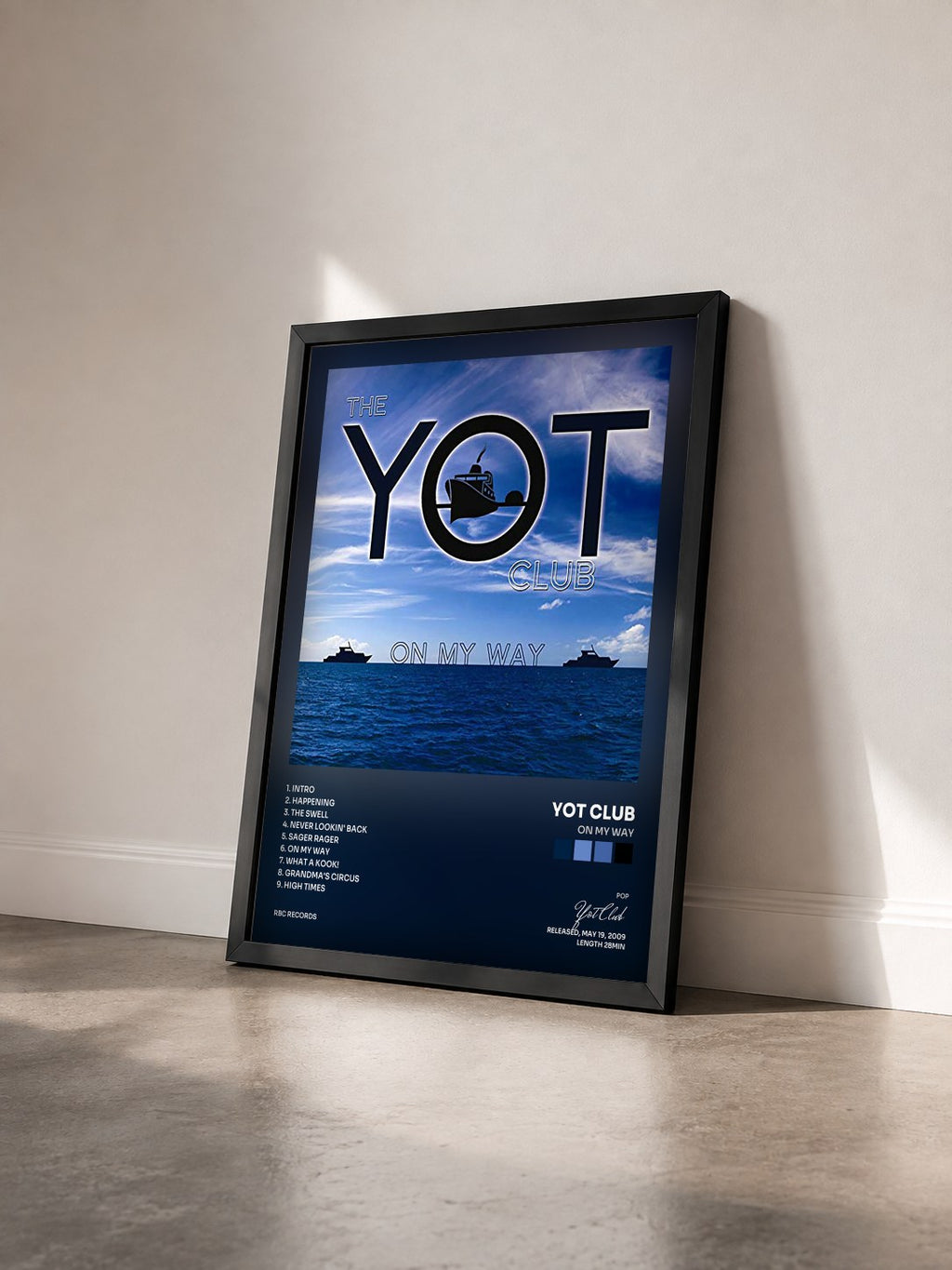 #noir Tableau de l'album On My Way de Yot Club vu de trois quarts, cadre noir
