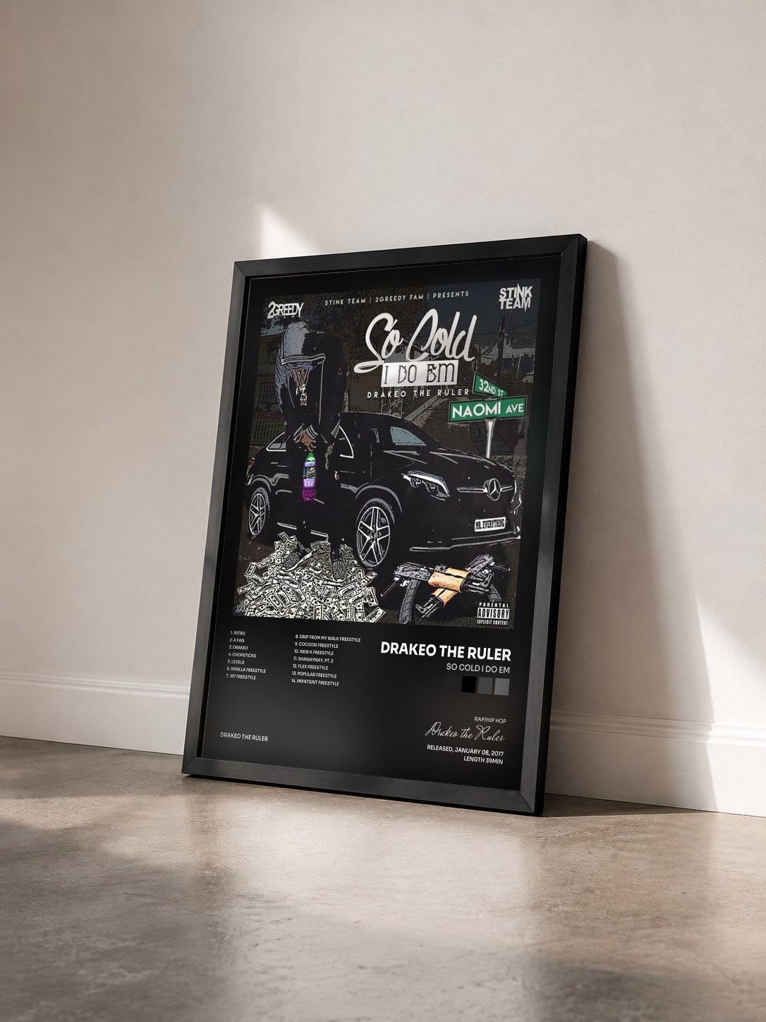 #noir Tableau de l'album So Cold I Do Em de Drakeo the Ruler vu de trois quarts, cadre noir