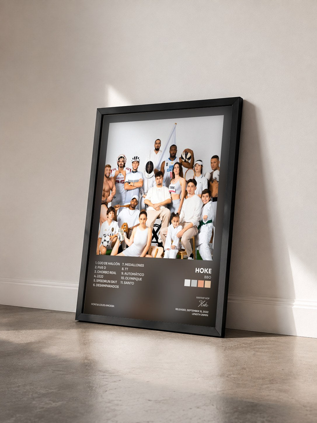 #noir Tableau de l'album BBO de Hoke vu de trois quarts, cadre noir