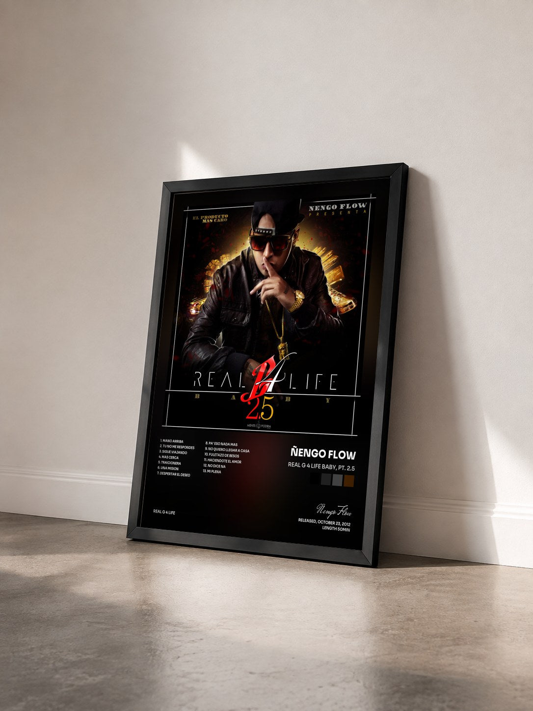 #noir Tableau de l'album Real G 4 Life Baby, Pt. 2.5 de Ñengo Flow vu de trois quarts, cadre noir