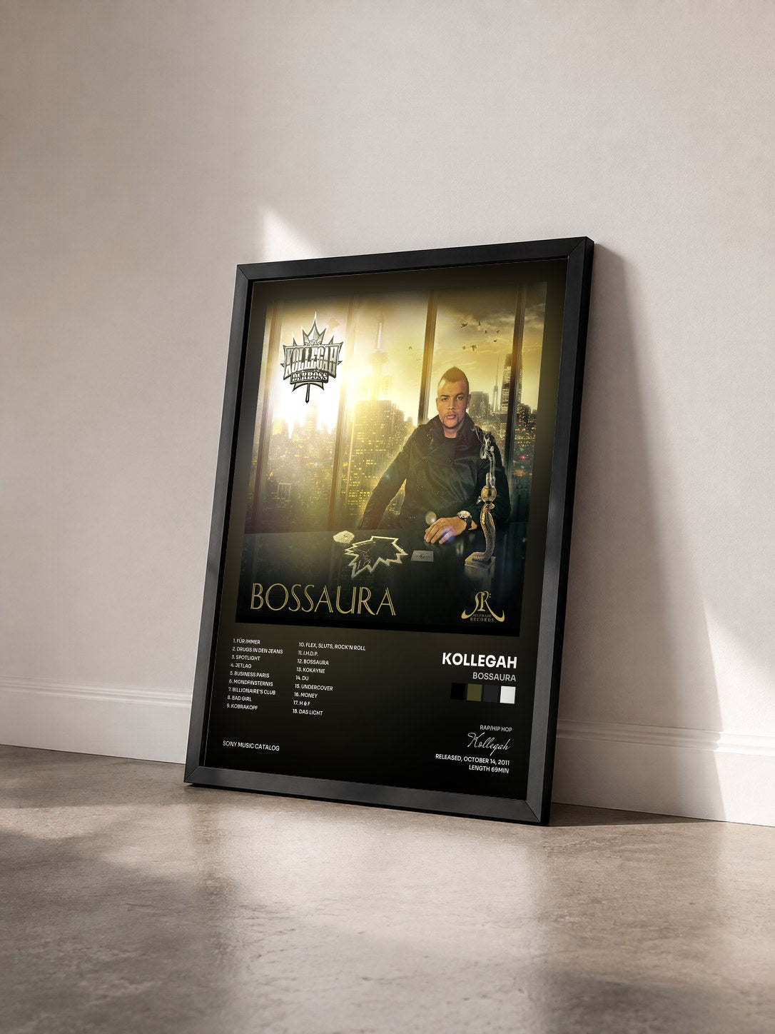 #noir Tableau de l'album Bossaura de Kollegah vu de trois quarts, cadre noir