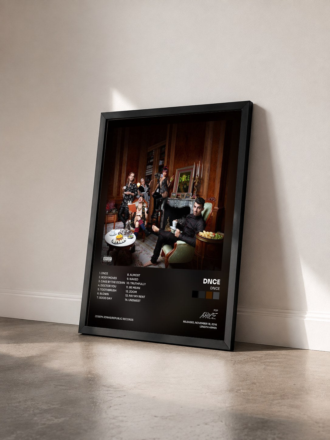 #noir Tableau de l'album DNCE de DNCE vu de trois quarts, cadre noir