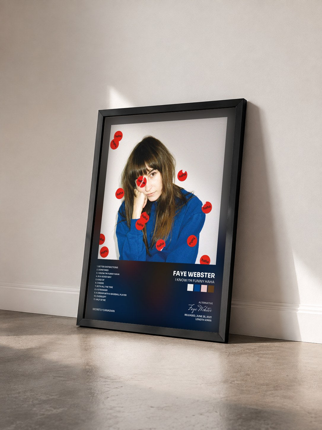 #noir Tableau de l'album I Know I'm Funny haha de Faye Webster vu de trois quarts, cadre noir