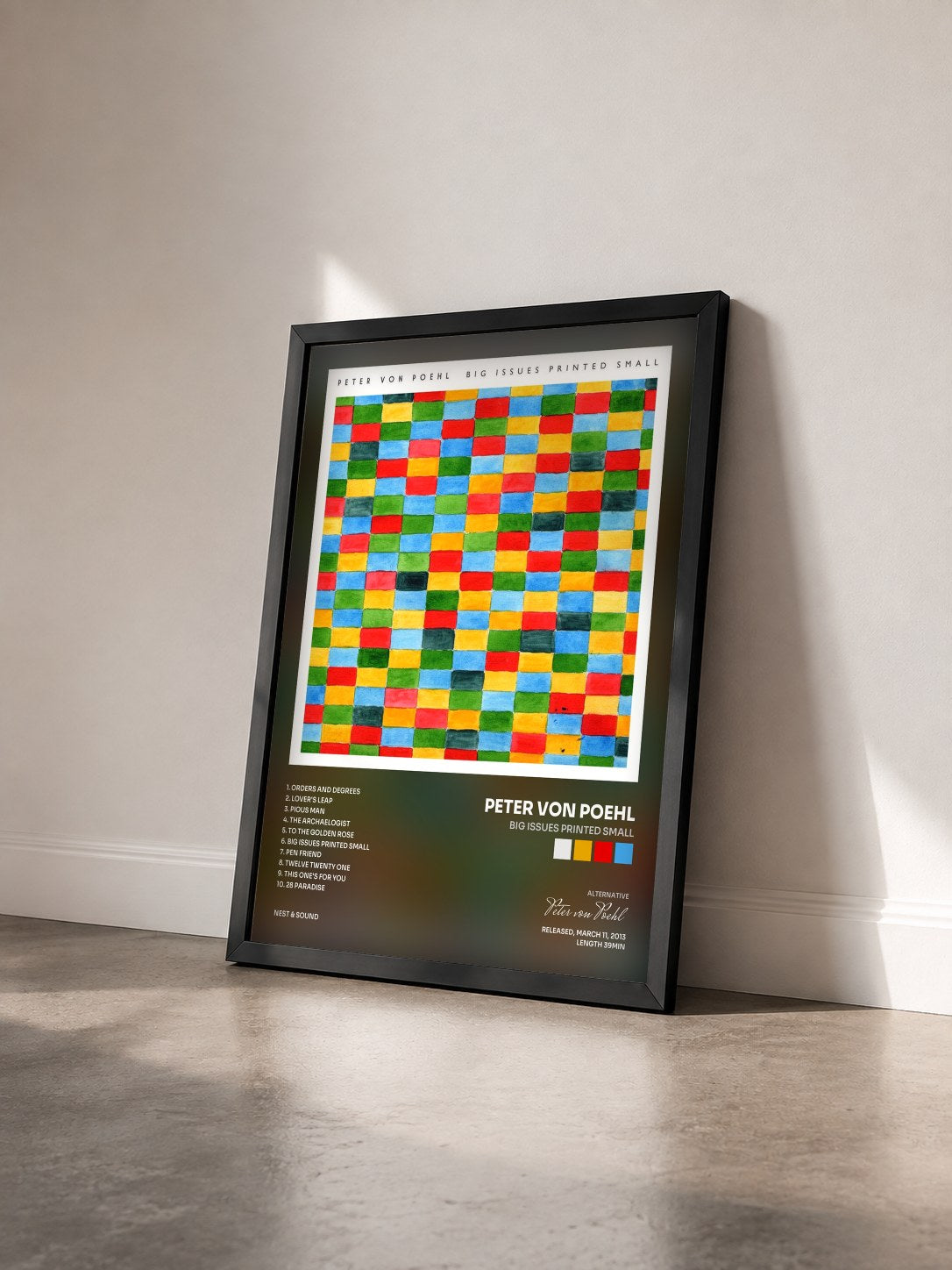 #noir Tableau de l'album Big Issues Printed Small de Peter von Poehl vu de trois quarts, cadre noir