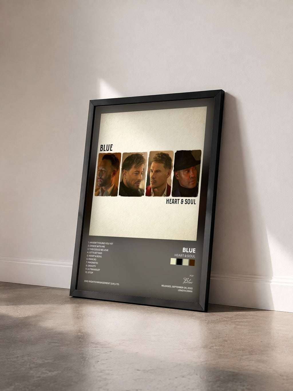 #noir Tableau de l'album Heart & Soul de Blue vu de trois quarts, cadre noir