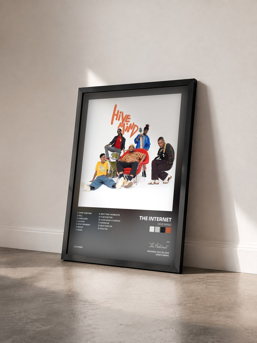 #noir Tableau de l'album Hive Mind de The Internet vu de trois quarts, cadre noir