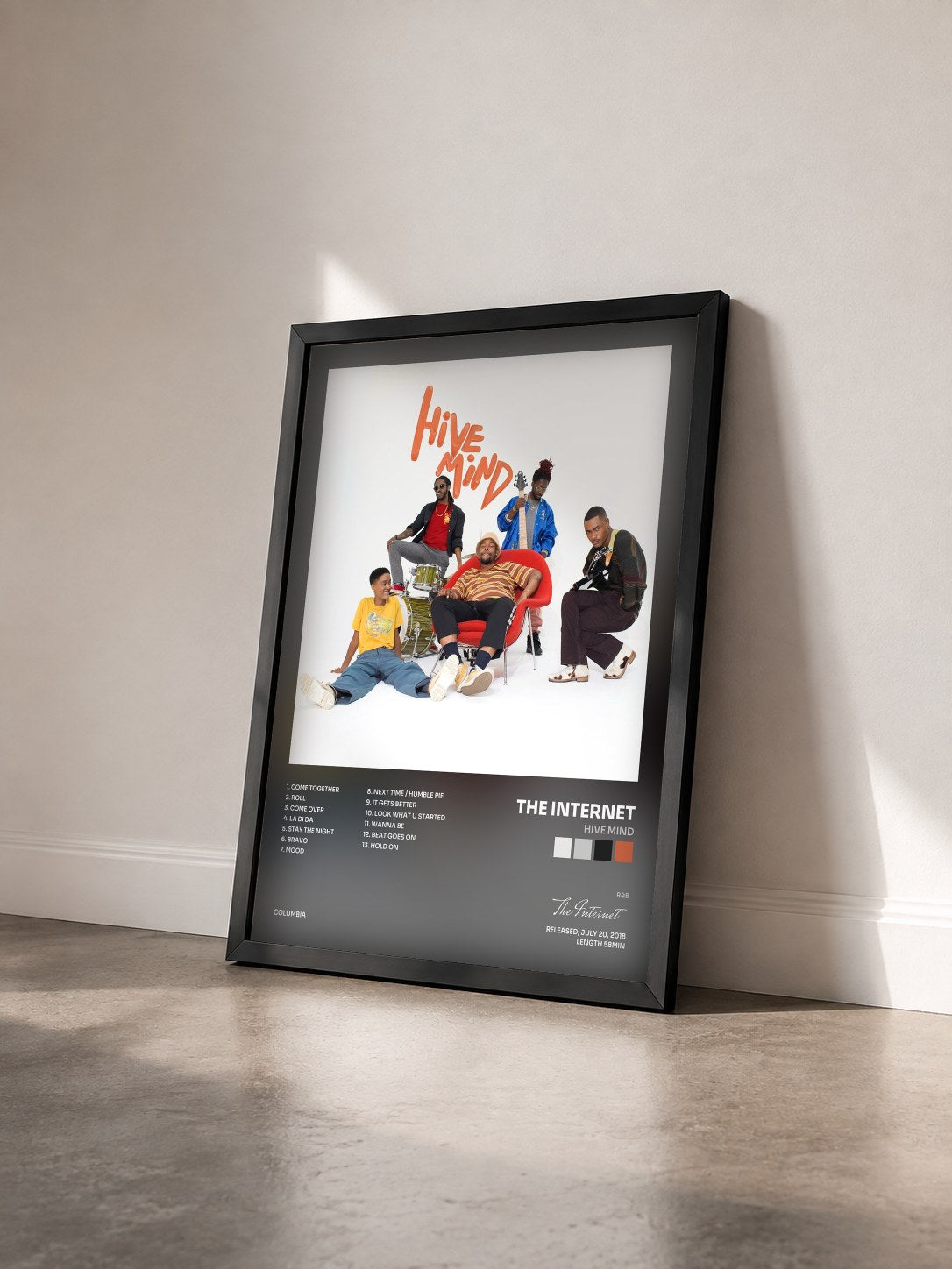 #noir Tableau de l'album Hive Mind de The Internet vu de trois quarts, cadre noir