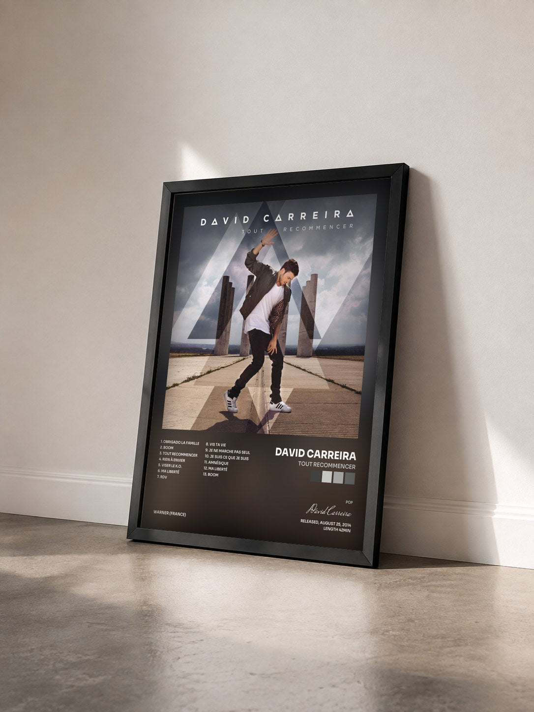 #noir Tableau de l'album Tout recommencer de David Carreira vu de trois quarts, cadre noir