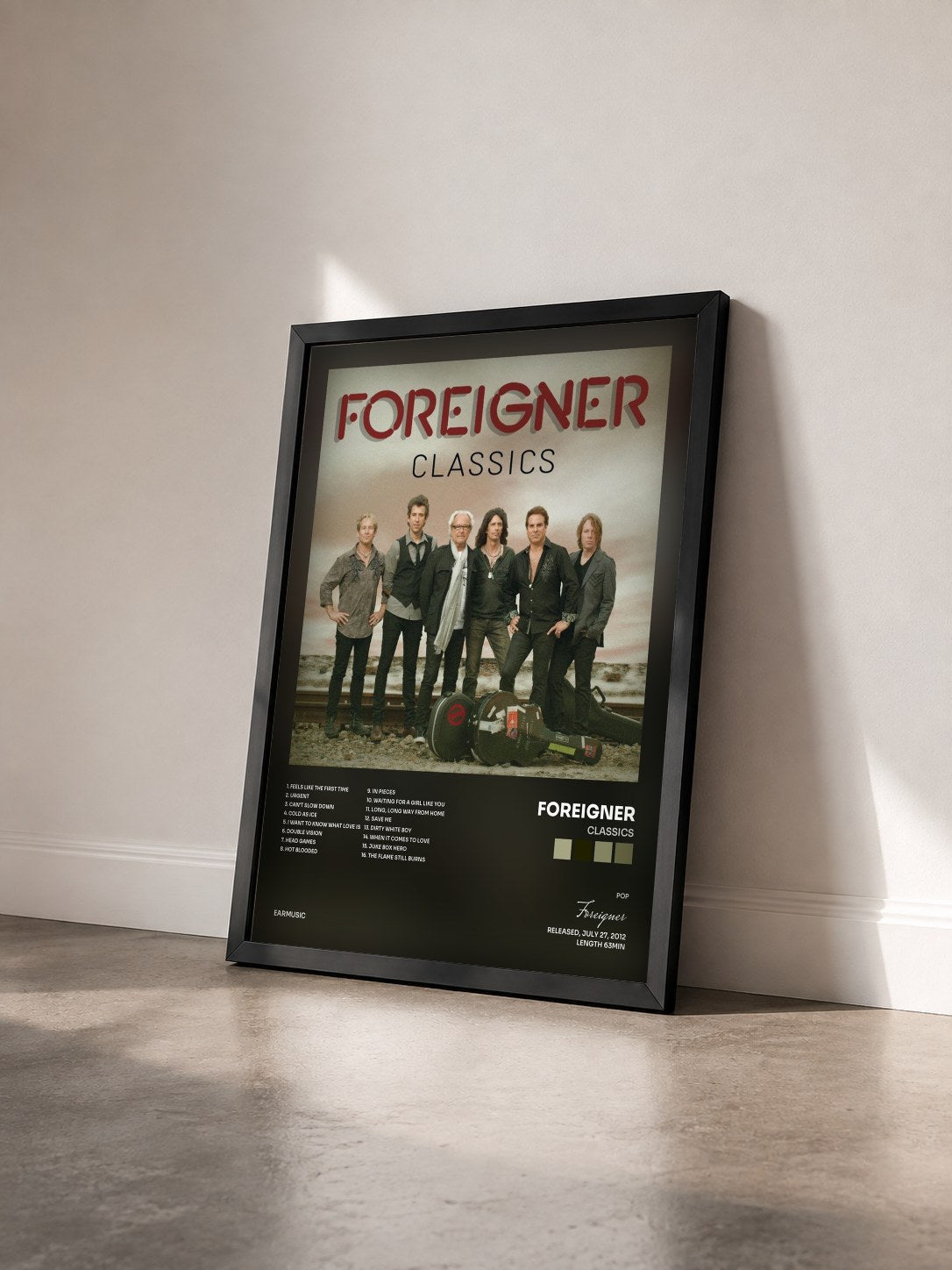 #noir Tableau de l'album Classics de Foreigner vu de trois quarts, cadre noir
