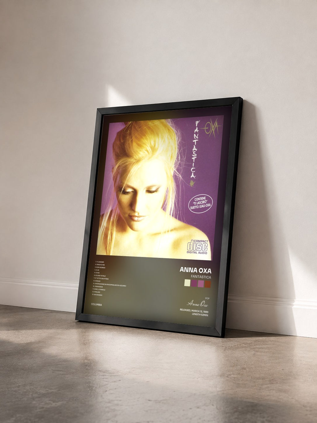 #noir Tableau de l'album Fantastica de Anna Oxa vu de trois quarts, cadre noir