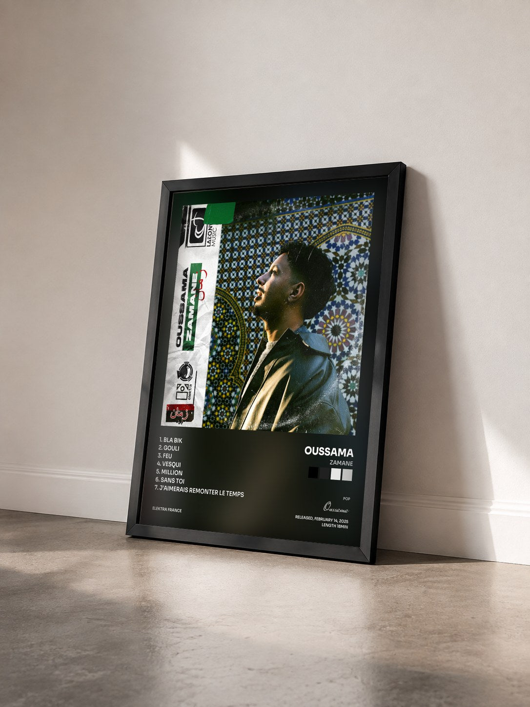 #noir Tableau de l'album Zamane de Oussama vu de trois quarts, cadre noir