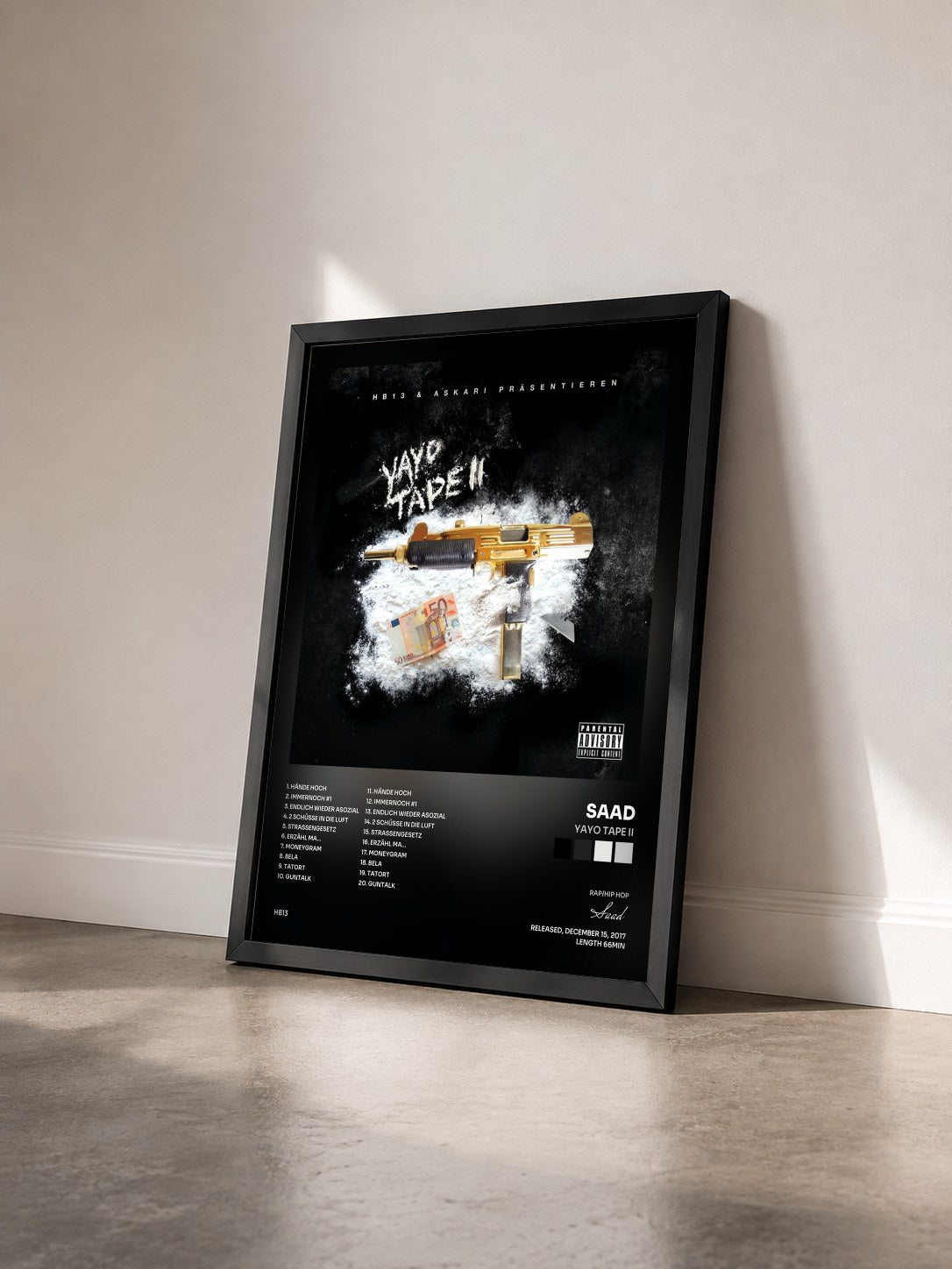 #noir Tableau de l'album Yayo Tape II de Saad vu de trois quarts, cadre noir