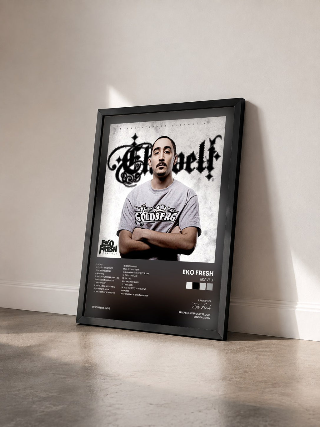 #noir Tableau de l'album Ekaveli de Eko Fresh vu de trois quarts, cadre noir