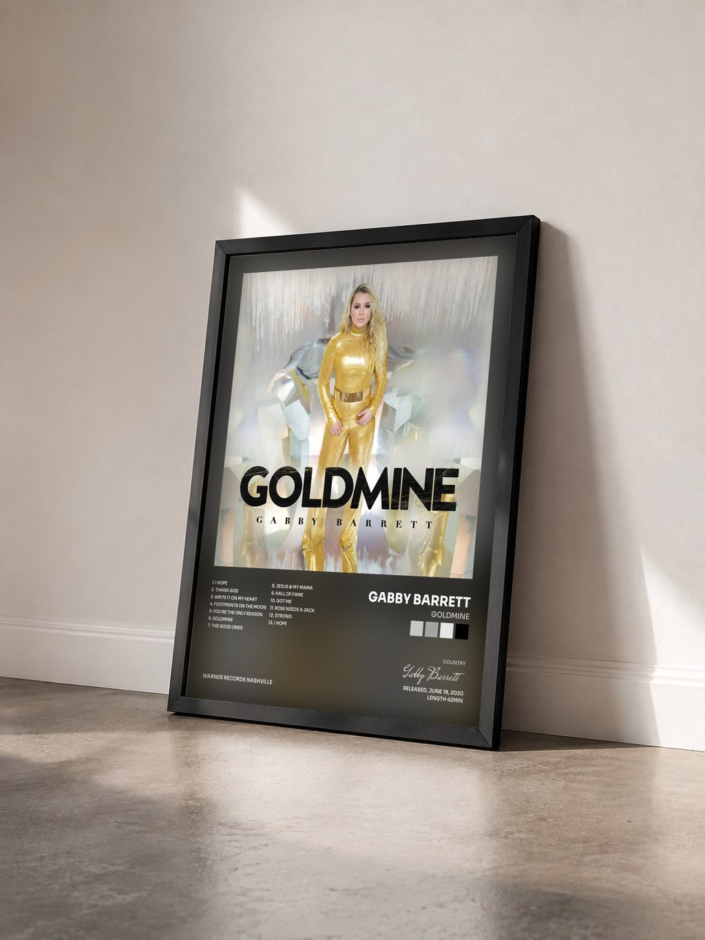 #noir Tableau de l'album Goldmine de Gabby Barrett vu de trois quarts, cadre noir
